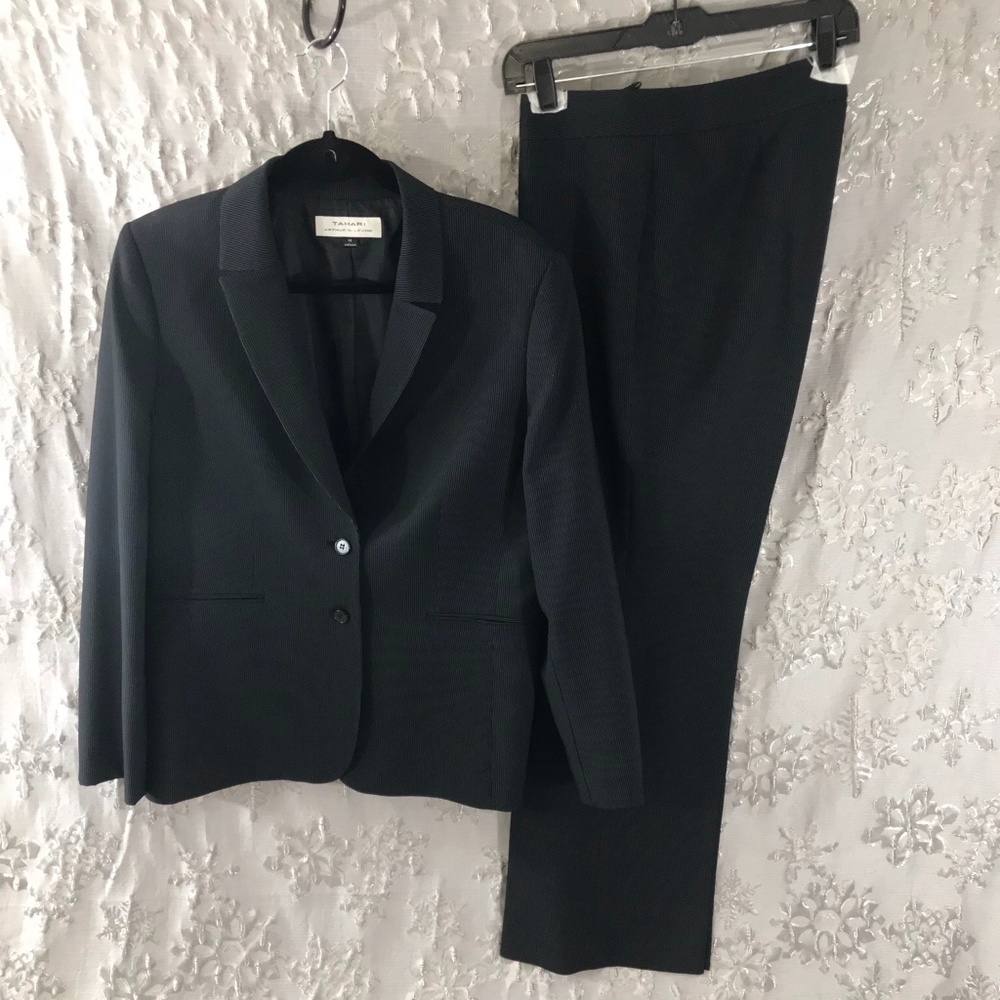 Tahari Black Pinstriped Ladies Pants Suit, size 14